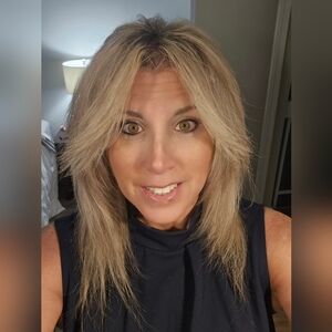 Meet your Posher, Stephanie